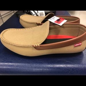 NWT men Levi’s loafer